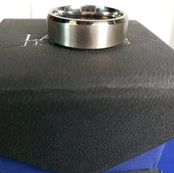 Larson Jewelers Titanium Men's ring - Picture 2 of 7